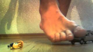 Giantboy Crushied Tiny Mans And Car