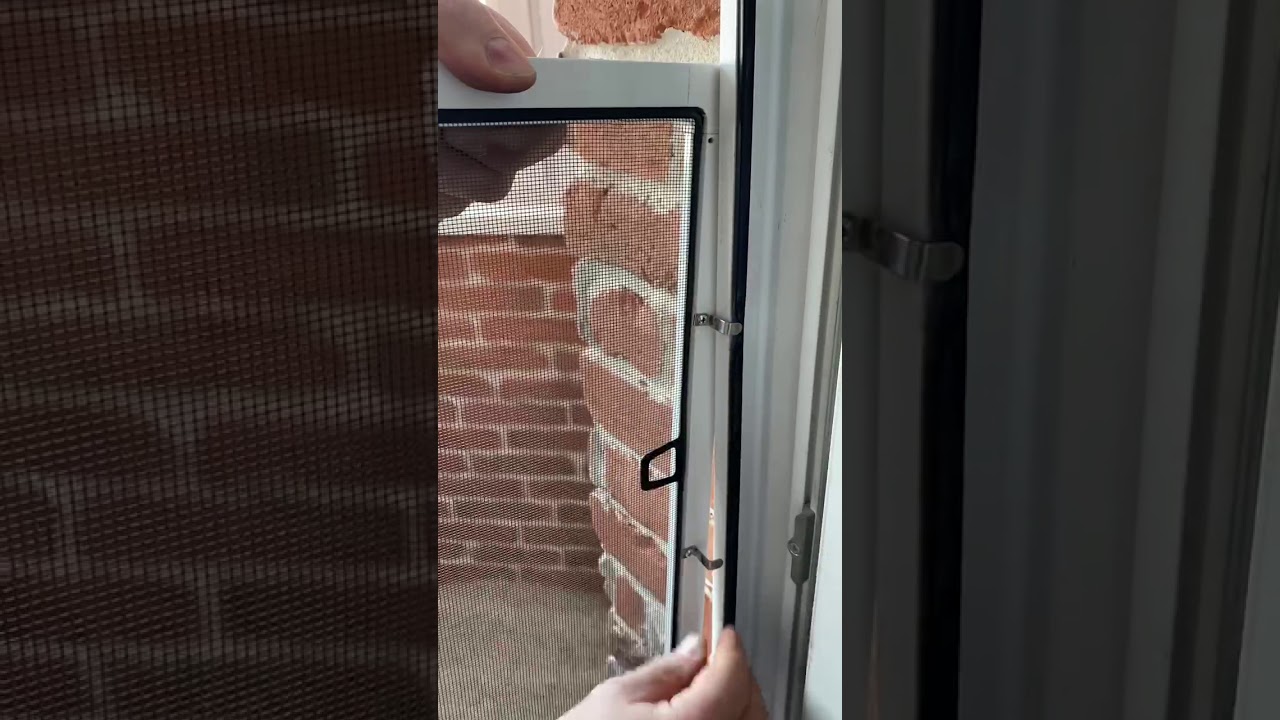 Москитная сетка наружного типа на металлических зацепах