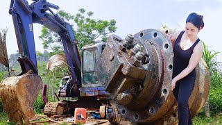 Mechanic Girl replace hydraulic motor drives KOMATSU PC75UU crawler excavator, Genius Girl repair