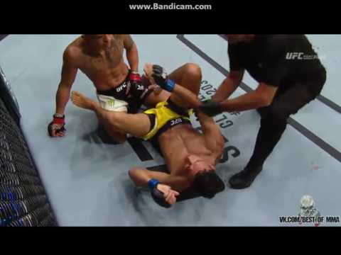 Charles Oliveira vs Anthony Pettis fight footage