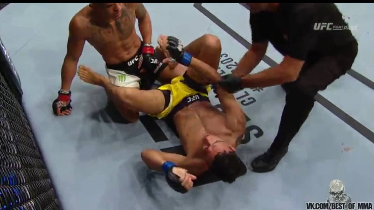 Charles Oliveira vs Anthony Pettis Part 1
