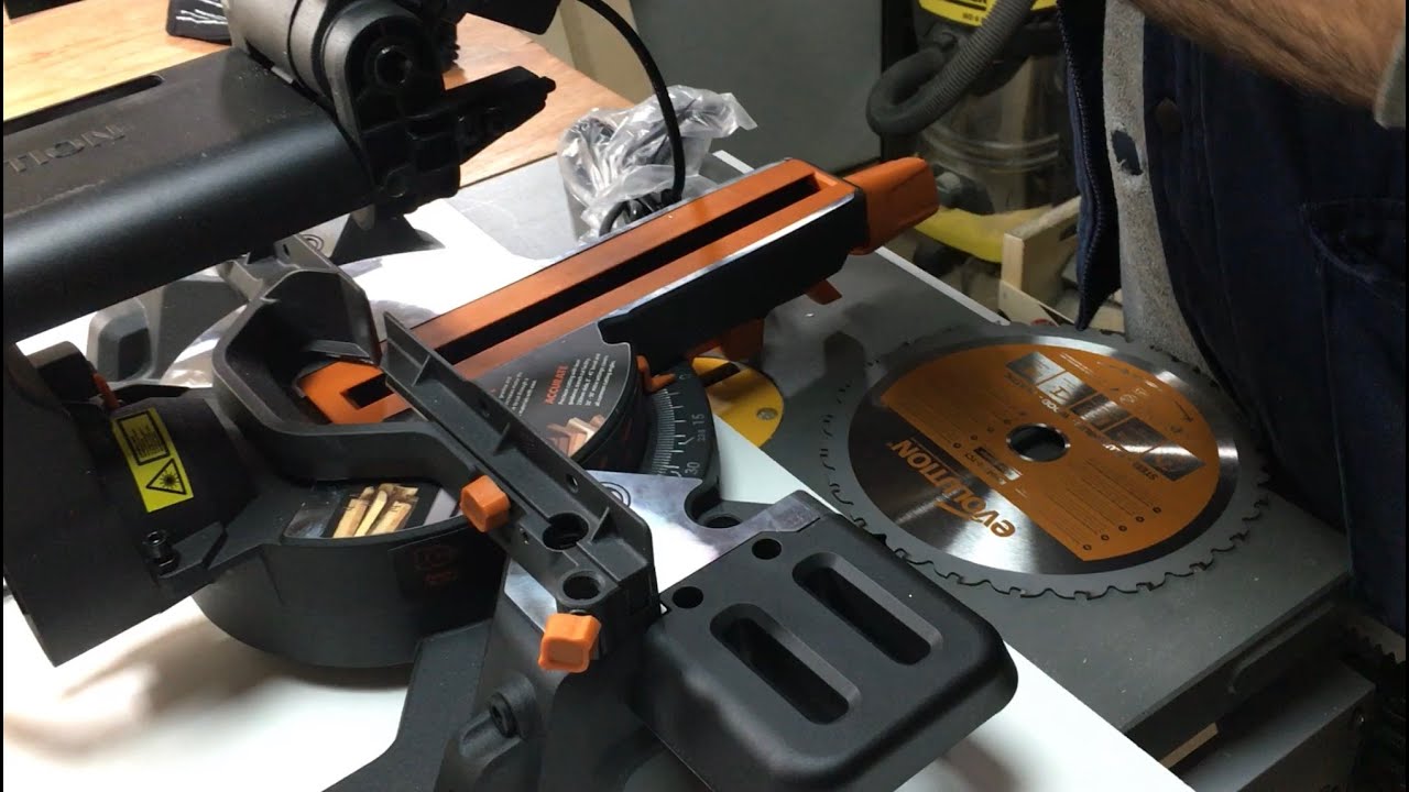 Montaje de la Sierra Ingletadora Evolution R210SMS (2)