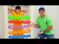 Jason और Alex गुब्बारे खिलौने के साथ खेलते हैं! बच्चों के मज़ेदार वीडियो!