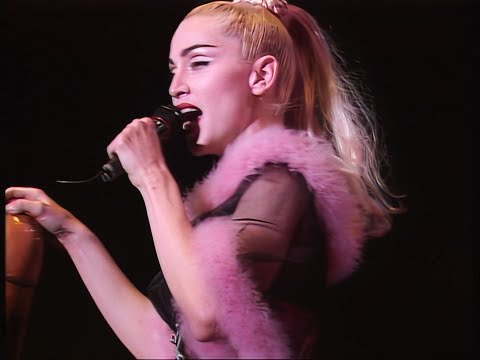 Madonna： Ambition、Music、Style. Madonna : Ambition. Music. Style by Caroline Sullivan (2015