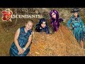 DESCENDANTS 2  Assistant Hunts for Mal and Evie Toys