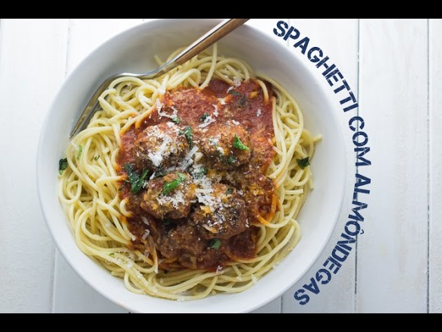 SPAGHETTI COM ALMÔNDEGAS