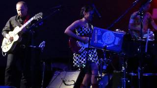 Norah Jones at Stubbs BBQ - Tell Yer Mama