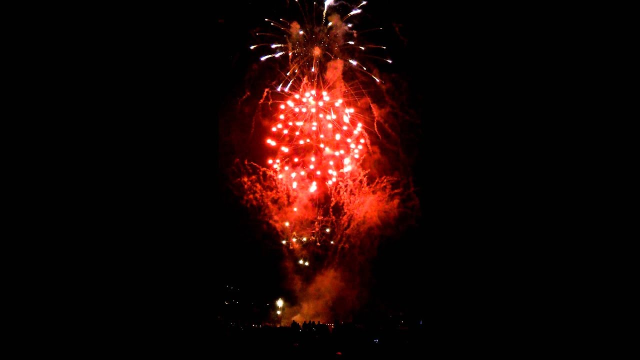 Feux D'artifices Roses Fiesta Mayor 16 Août 2015 - YouTube