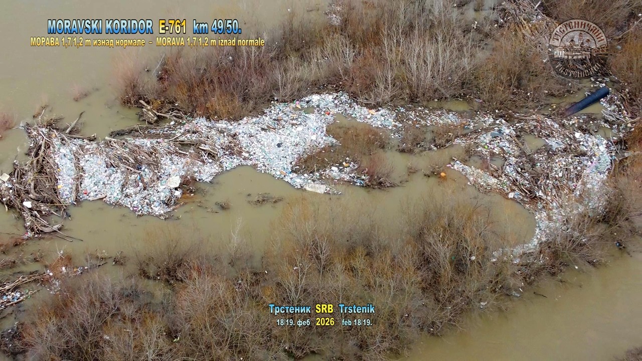 EKOLOGIJA NA NULI – MORAVA 1,7 m NADOŠLA: OSTRVO FLAŠA i ĐUBRE NA GRADSKOJ PLAŽI, TST, 19. feb 2026.