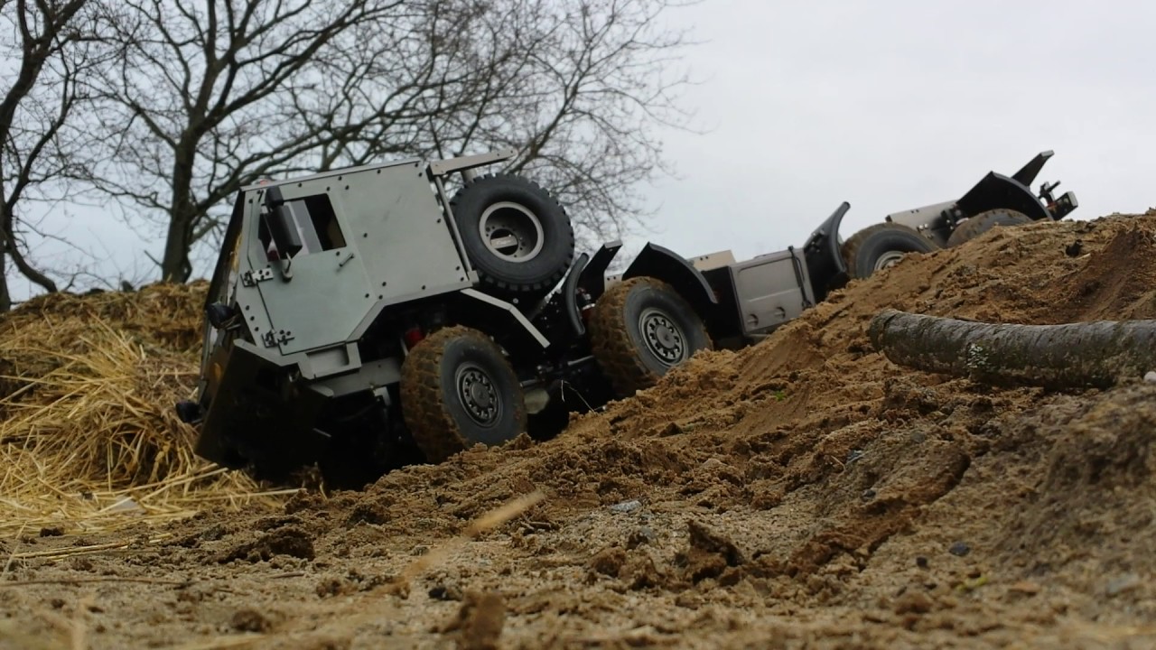 Tatra 8x8 rc diff test am Sandberg - YouTube