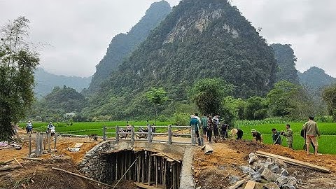 Cầu Khuổi Bốc và cầu Nà Khà dân bản tưng bừng thi đua xây dưng. Nguyễn Tất Thắng