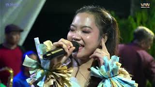 ERIKA SYAULINA & IIS FARADILA - HUJAN