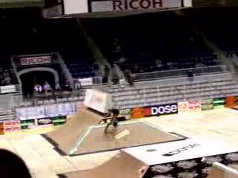 Chris Doyle Tailwhip to Curved Wall - Metro 2006