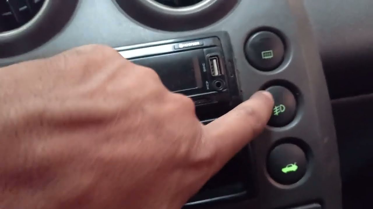 Ford Fiesta 1.6 revisão preventiva! e instalação do farol de neblina!