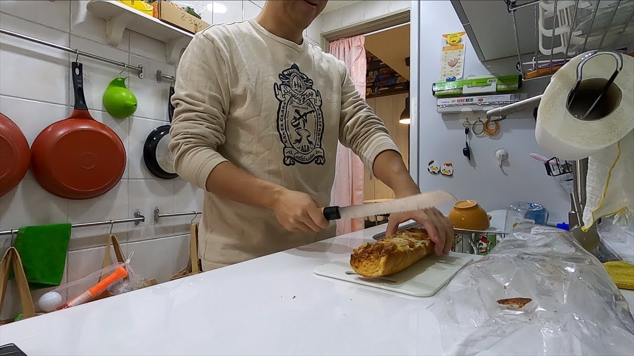 早餐切法式披薩麵包｜桐桐的新歡！49元分兩次吃
