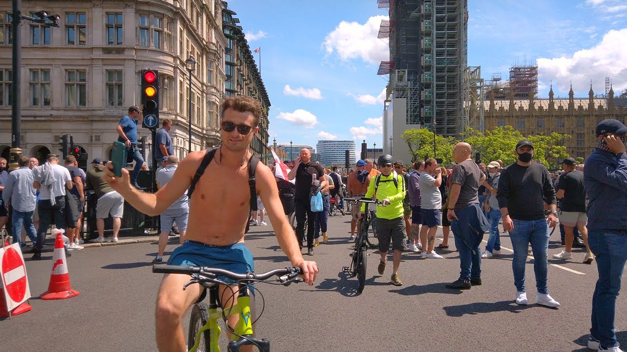 Walking LOCKDOWN London - SOUTH BANK from Parliament Square to Blackfriars Station