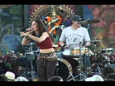 donna-de-lory-~-om-namah-shivaya-~-bhakti-fest-2010
