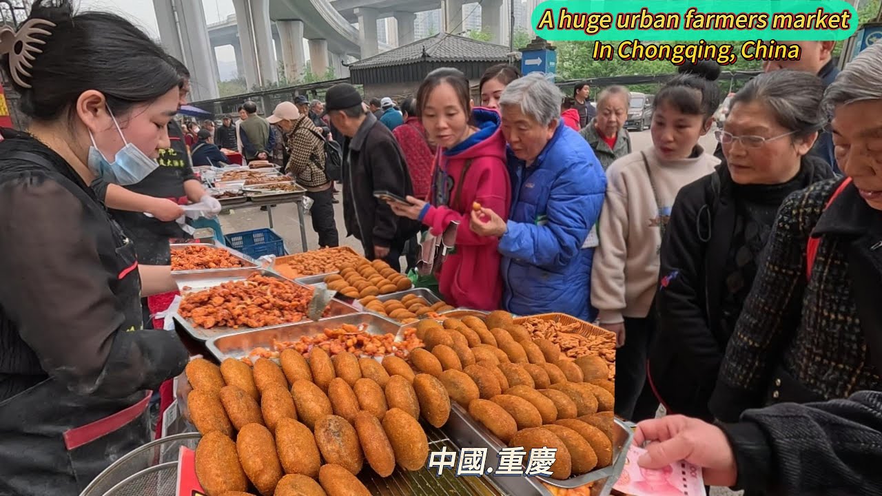 Чунцин, Китай, уличная спешка с фастфудом, реальная жизнь китайцев