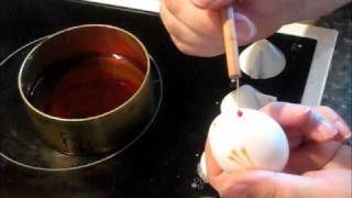 Painting eggs the Pysanky or drop-pull way
