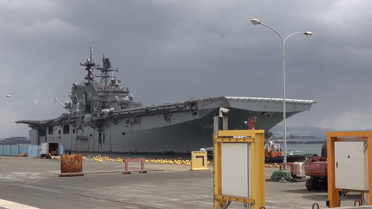 2024大阪南港アメリカ海軍強襲揚陸艦「LHA-6アメリカ」出港‼ - YouTube