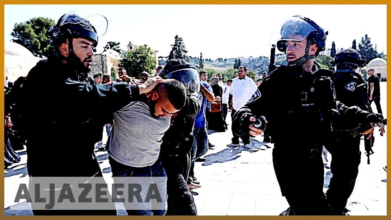تحليل: الشرطة الإسرائيلية تطلق الغاز المسيل للدموع على الفلسطينيين في المسجد الأقصى