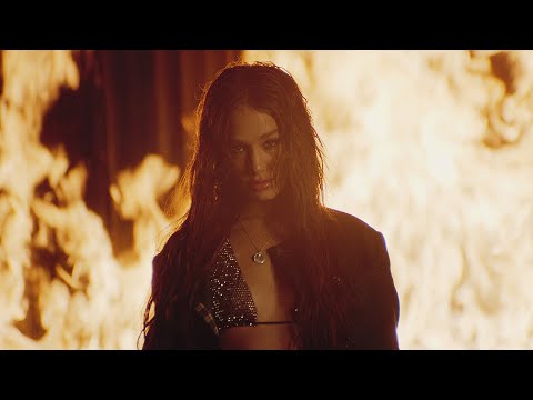 Ángela Torres - LNDF (La Niña de Fuego) (Video Oficial)