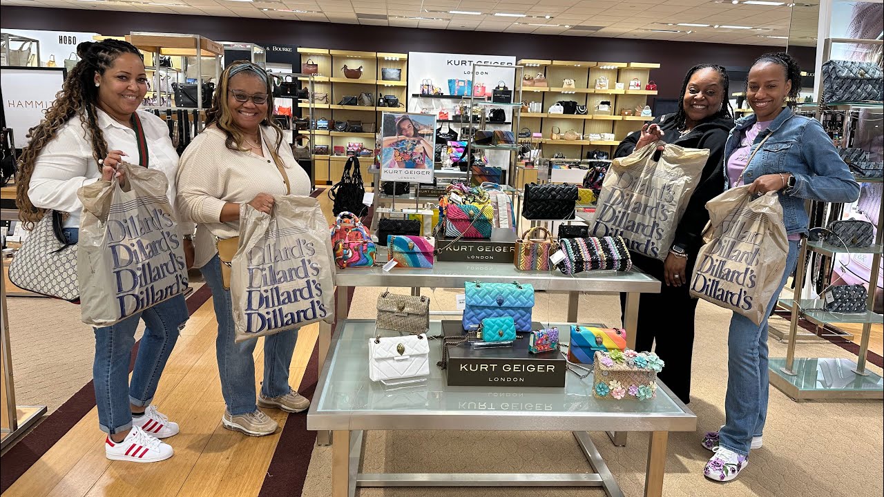 WHATS IN MY BAG!  QUADRUPLE COLLAB! w/