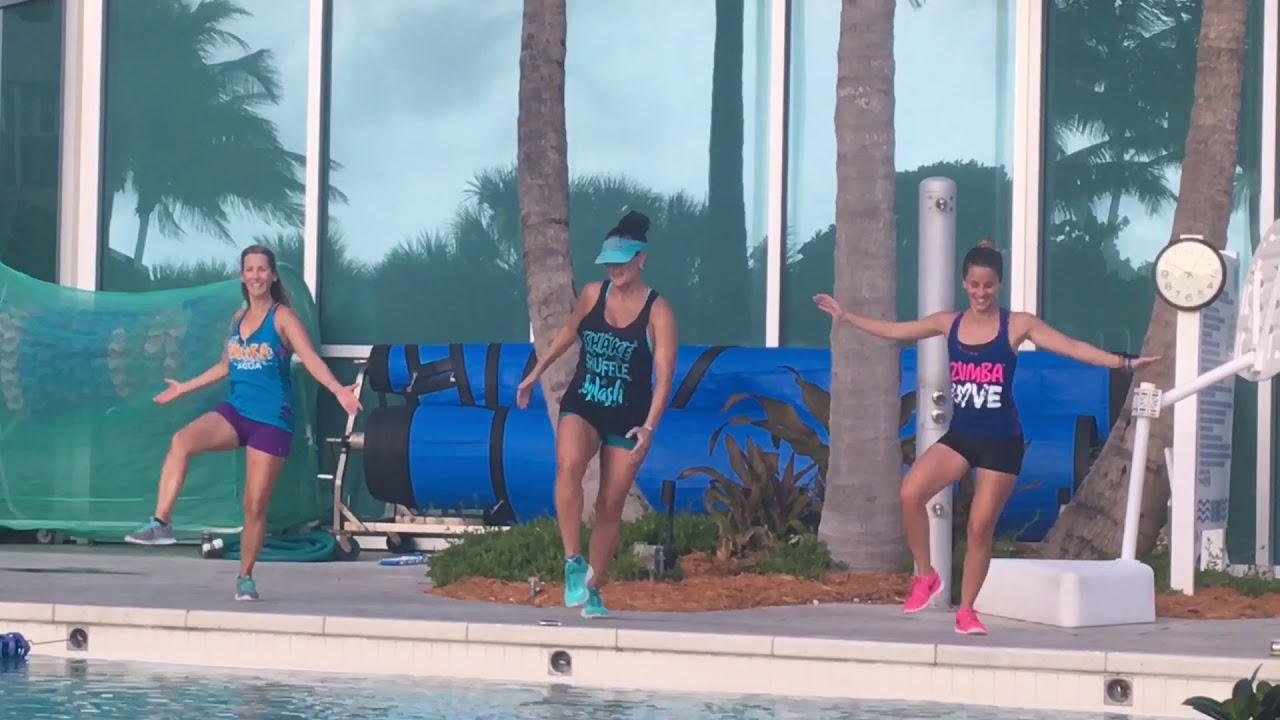 Aqua Zumba - Me Enamoré by Shakira