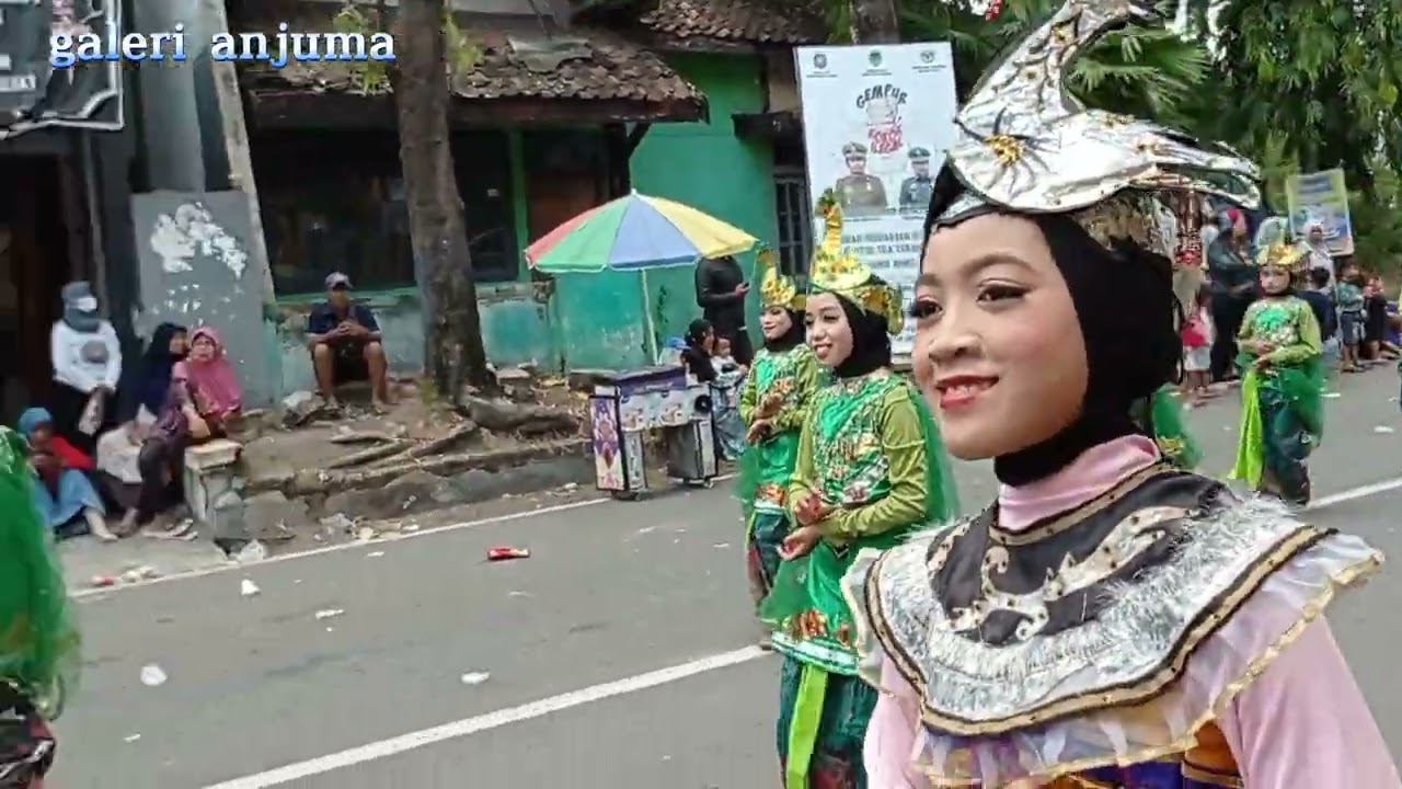 PAWAI KARNAVAL PENAMPILAN SD ULIL ALBAB CARUBAN MEJAYAN MADIUN ADA TARIAN GARUDA NUSANTARA