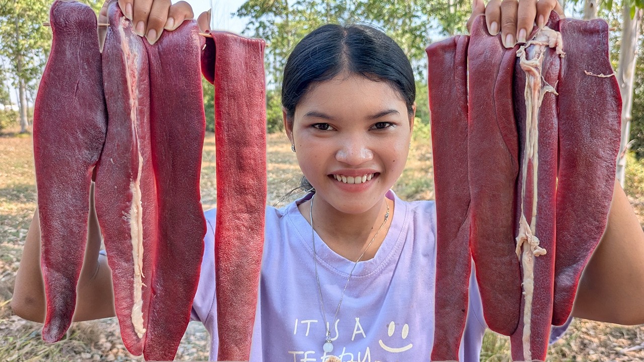 Fried Pig Spleen Recipe / How to Cook Pork spleen in my Village / Pig Spleen and Holy Basil Stir Fry