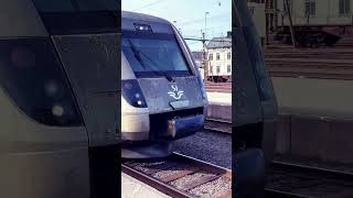 SJ InterCity och SJ snabbtåg möts på Sundsvall C #trainspotter #sundsvall #snabbtåg #intercity