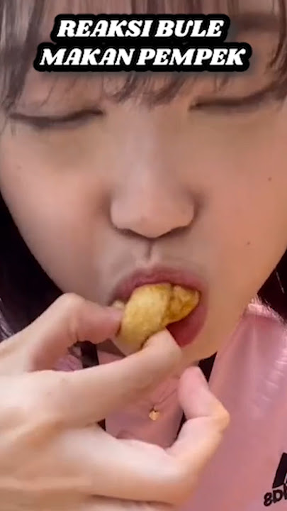 REAKSI BULE MAKAN PEMPEK PERTAMA KALI DI INDONESIA