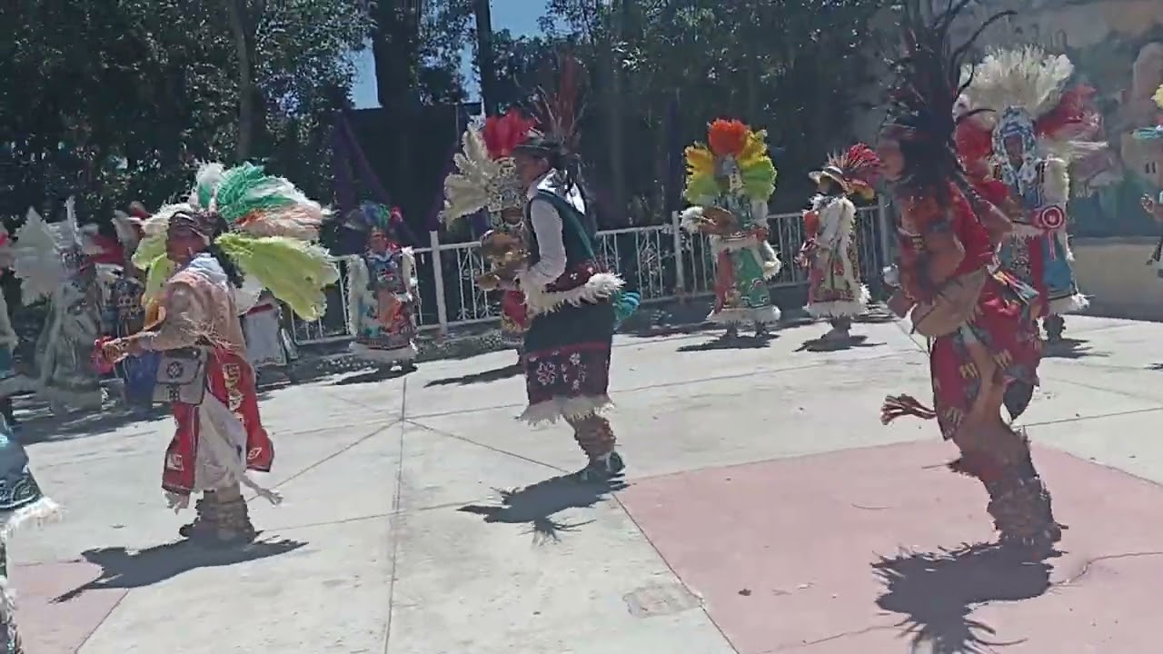 Juan Velázquez ofrendando su danza al príncipe san Miguel,en Tecamachalco ✨✨