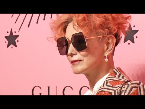 夏木マリ、「ミュ―ズィアム気分」を秋コートで魅せる！　『Gucci Garden Archetypes 展』フォトコール