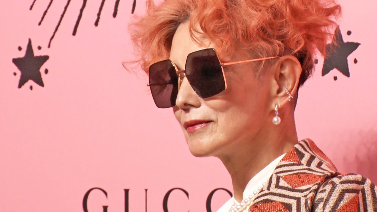 夏木マリ、「ミュ―ズィアム気分」を秋コートで魅せる！ 『Gucci Garden 