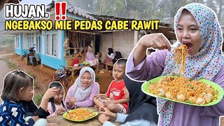 SUASANA HUJAN❗️Ngebakso Mie Pedas Cabe Rawit | PEDO EUY!!