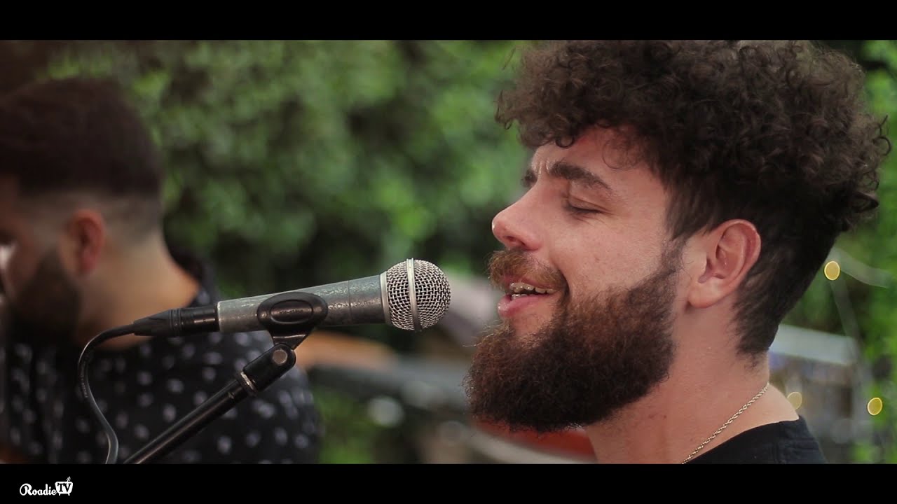 JOHN GARRITY // TENNESSEE WHISKEY (Chris Stapleton Cover) // ROADIE TV