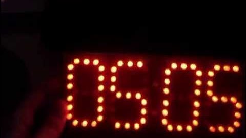 RELÓGIO COM PIC 16F876A SIMPLES E MODERNO.