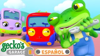 El aterrizaje suave de Bebé Camión | 🐸 Garaje de Gecko | Carros para niños | Vídeos educativos