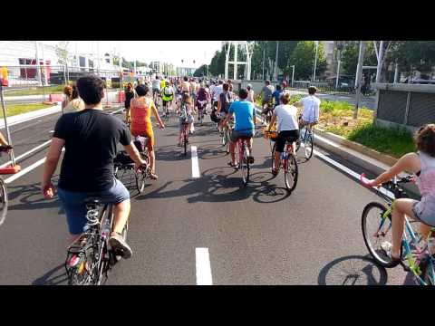 Il Bike Pride 2016 entra nel tunnel di Piazza Statuto a Torino