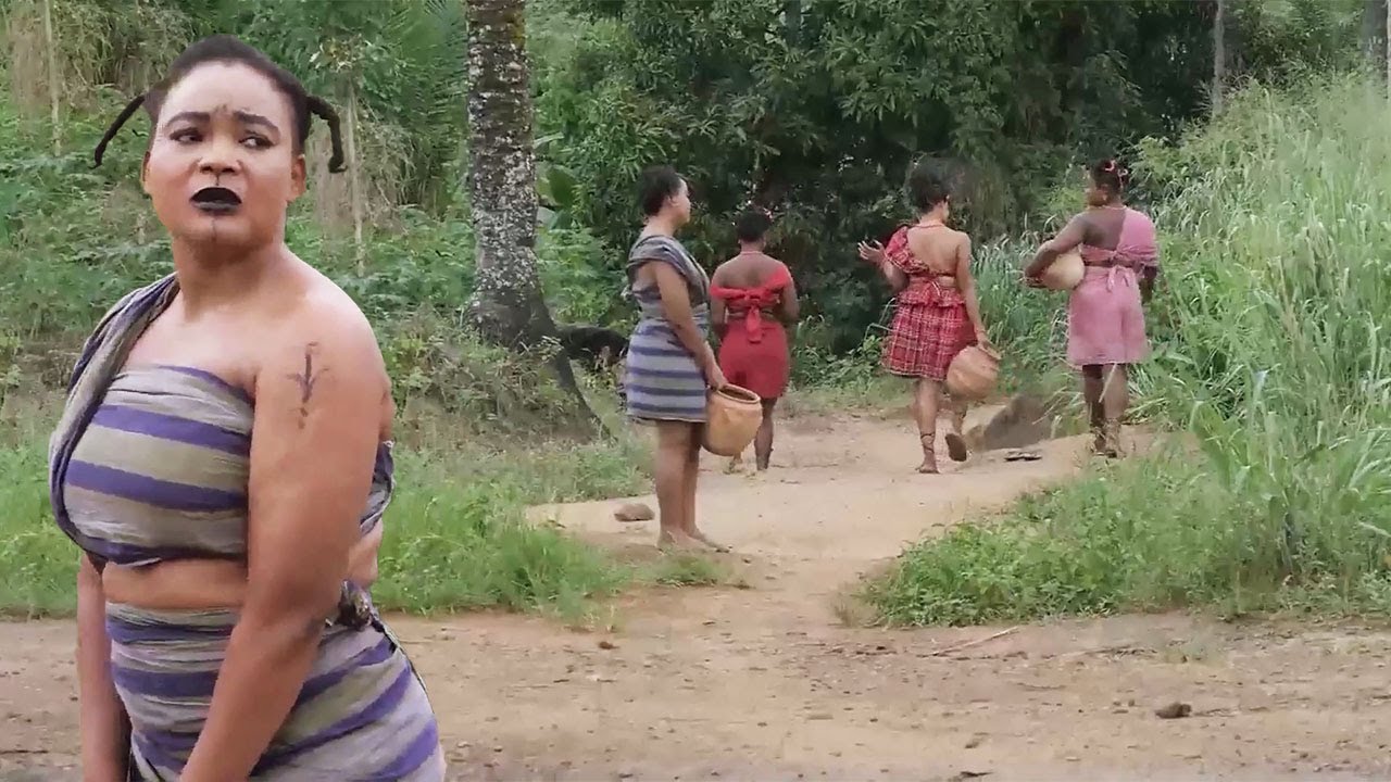 COMMENT LA PAUVRE ORPHELINE MOQUÉE PAR LES AUTRES FILLES EST DEVENUE LA PRINCESSE ÉLUE