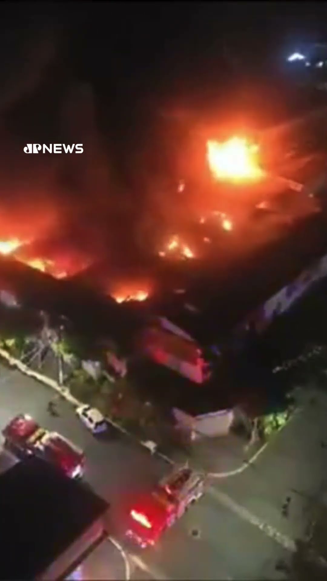 Incêndio de grandes proporções atinge fábrica de isolantes térmicos em São Paulo #Shorts