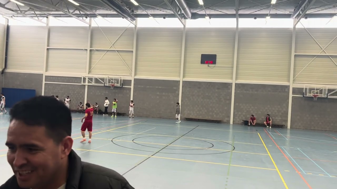 اتفاق مقابل اریانا سلام دوستان خوبم اگر لطف کنید کانال من را سابسکرایپ کنید 