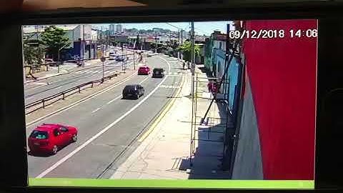 mobile scaffolding ladder and painter fall