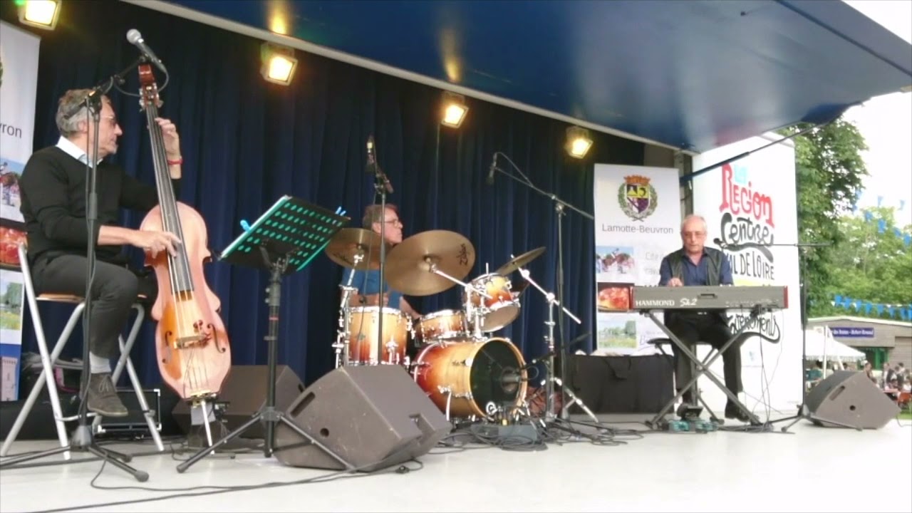 Ad Nikols Live Performances