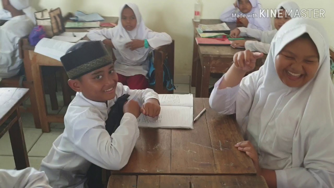 PERMAINAN CICI PUTRI KELAS 4B YouTube