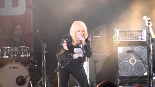Bonnie Tyler - Holding Out for a Hero (live @ Nikodemus Open Air, Purkersdorf, 20140614)