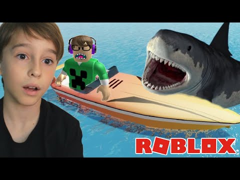 Roblox Tentando Escapar Do Tubarao Gigante Sharkbite Jogando Em Familia Youtube - roblox jogando shark bite youtube