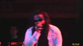 Peetah &amp; Mojo, Morgan Heritage - Hail Up The Lion (Uncomfortable) - Live @ Brancaleone 10-2-2011 1/