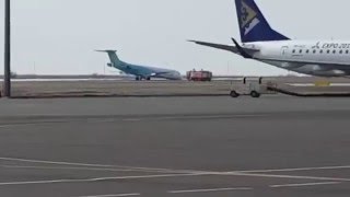 Видео аварийной посадки самолета Bek Air в Астане сняли очевидцы(Появилось видео аварийной посадки самолета Bek Air в аэропорту Астаны, который приземлился без передней стойк..., 2016-03-27T09:27:35.000Z)